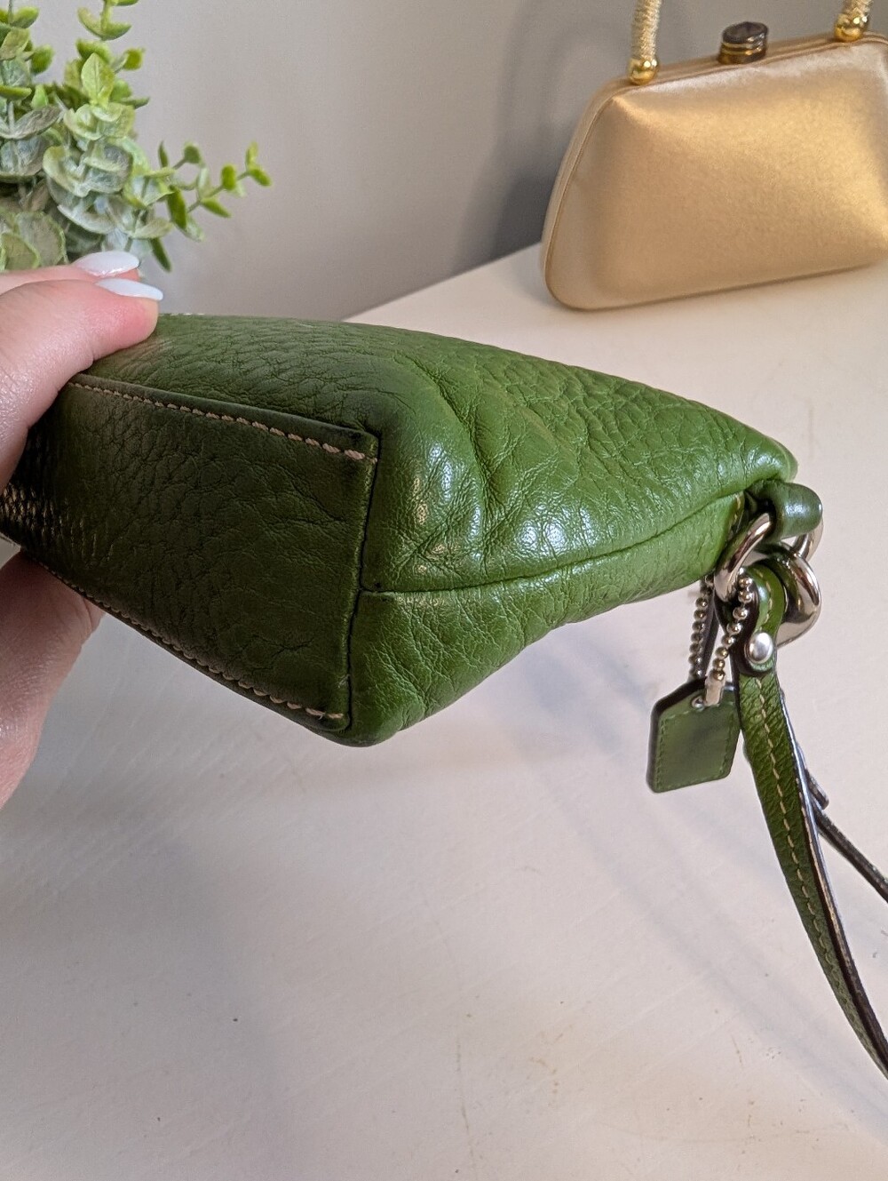 Coach Vintage Green Pebbled Leather Wristlet Clutch - EUC! - Picture 5 of 10